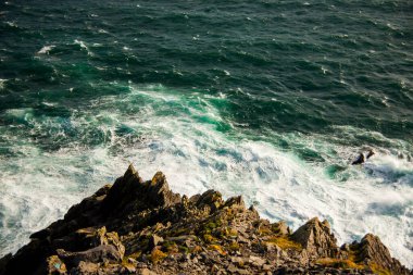 İrlanda topraklarında bahar manzarası.