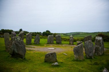 İrlanda 'da Drombeg megaliths' de bahar manzarası.