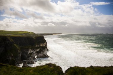 İrlanda topraklarında bahar manzarası.