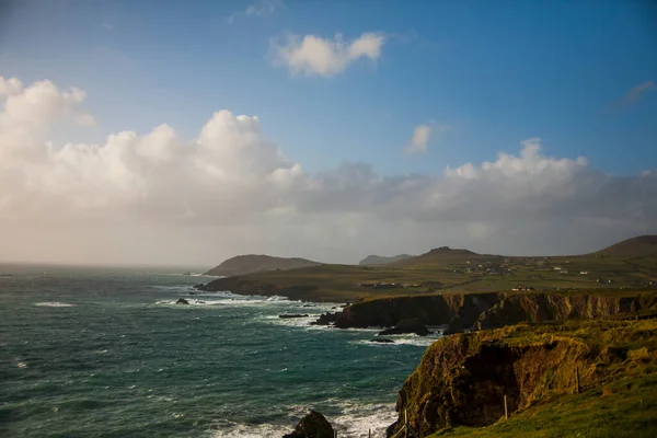 İrlanda topraklarında bahar manzarası.