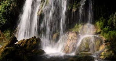 Salt Dels 'de bahar Murris şelalesi, La Garrotxa, Girona, İspanya
