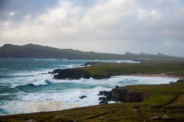 İrlanda topraklarında bahar manzarası.