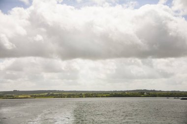 İrlanda topraklarında bahar manzarası.
