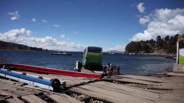 Lake Bus Transport Lake Cordillera Real Andes Bolivia — Stock Video