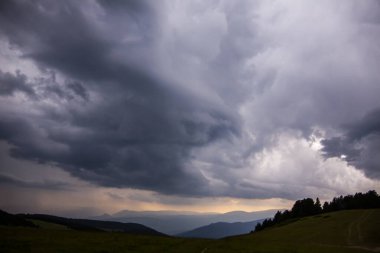 La Cerdanya 'da yaz manzarası, Pireneler, İspanya.