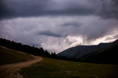 La Cerdanya 'da yaz manzarası, Pireneler, İspanya.