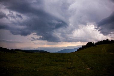 La Cerdanya 'da yaz manzarası, Pireneler, İspanya.