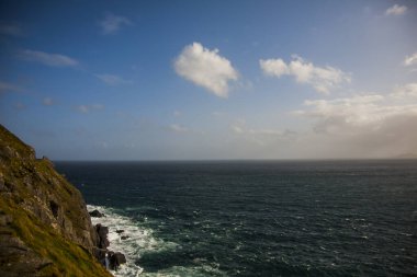 İrlanda topraklarında bahar manzarası.