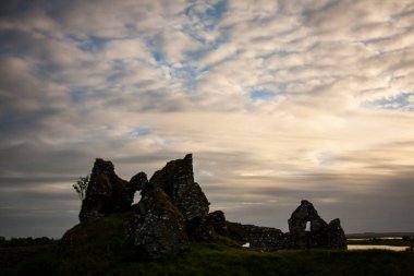 İrlanda topraklarında bahar manzarası.