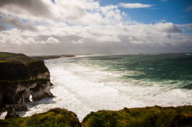 İrlanda topraklarında bahar manzarası.