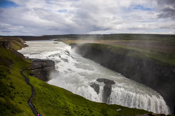 Gullfoss Şelalesi 'nde yaz manzarası, Güney İzlanda, Avrupa.