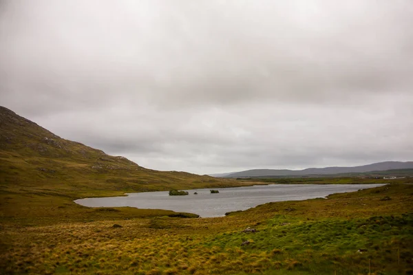 Kevätmaisema Irlannin Mailla — kuvapankkivalokuva