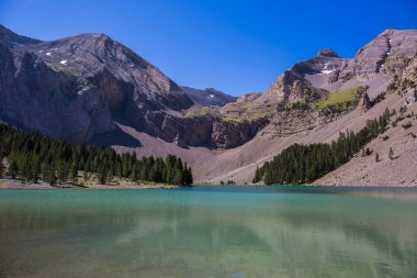 Ibon De Plan 'da yaz manzarası, Pireneler, İspanya.