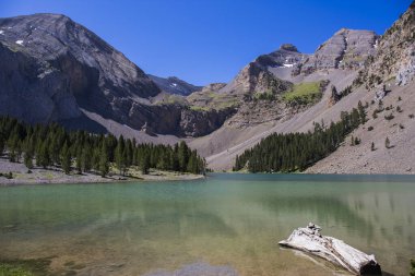 Ibon De Plan 'da yaz manzarası, Pireneler, İspanya.