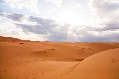 Sahra Çölü, Fas 'taki kuru arazi ve kumullar..