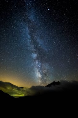Pedraforca Dağı, Barselona, Pireneler, Katalonya, İspanya 'da Yaz Samanyolu.