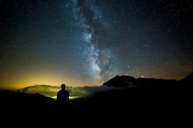 Pedraforca Dağı, Barselona, Pireneler, Katalonya, İspanya 'da Yaz Samanyolu.