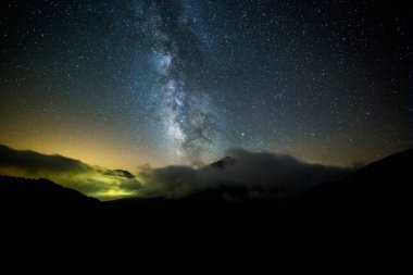 Pedraforca Dağı, Barselona, Pireneler, Katalonya, İspanya 'da Yaz Samanyolu.