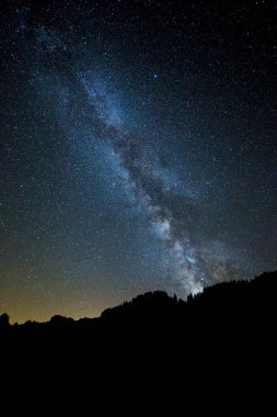 Pedraforca Dağı, Barselona, Pireneler, Katalonya, İspanya 'da Yaz Samanyolu.