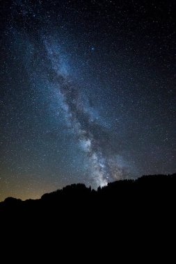 Pedraforca Dağı, Barselona, Pireneler, Katalonya, İspanya 'da Yaz Samanyolu.