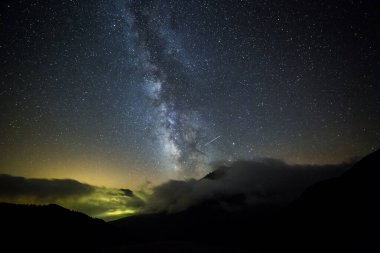 Pedraforca Dağı, Barselona, Pireneler, Katalonya, İspanya 'da Yaz Samanyolu.