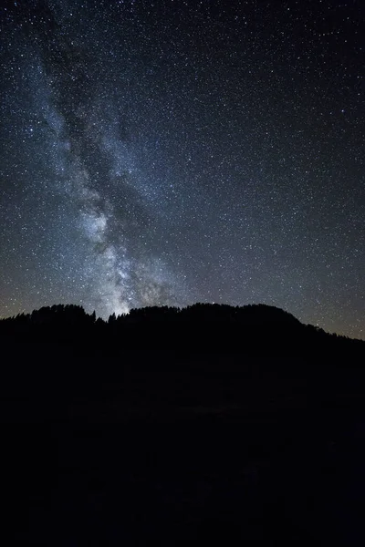 Pedraforca Dağı, Barselona, Pireneler, Katalonya, İspanya 'da Yaz Samanyolu.