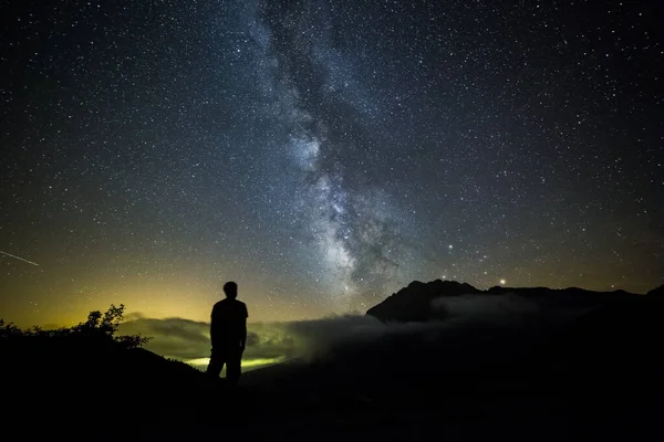 Pedraforca Dağı, Barselona, Pireneler, Katalonya, İspanya 'da Yaz Samanyolu.