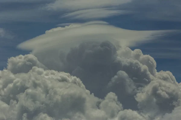 Облака Cummulonimbus Капсире Пьес Франция — стоковое фото