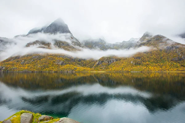 Φθινόπωρο Τοπίο Και Παραλία Στα Νησιά Lofoten Νορβηγία — Φωτογραφία Αρχείου
