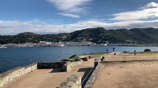 Escena Verano Bahía Port Selva España Hermosa Ciudad Blanca Uhd — Vídeo de stock