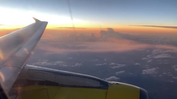 Voo Avião Ala Avião Voando Acima Das Nuvens Mar Espanha — Vídeo de Stock