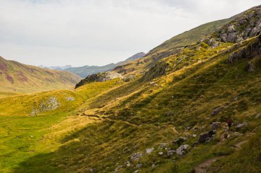 Aguas Tuertas ve Ibon De Estanes, Pyrenees, İspanya yakınlarındaki yaz manzarası