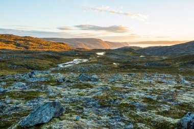 Nordkapp, Norveç 'te sonbahar günbatımı ve manzara