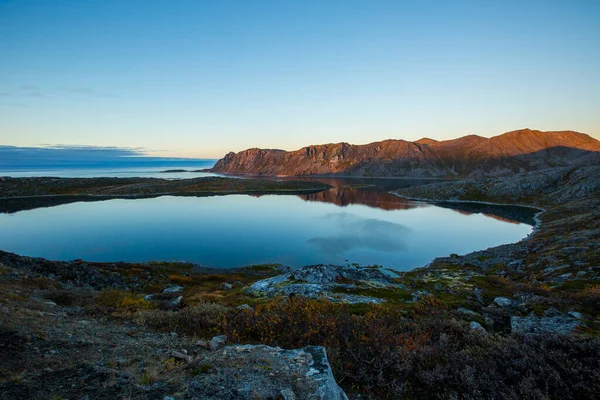 ノルウェーのノルトカップにある秋の夕日と風景 — ストック写真