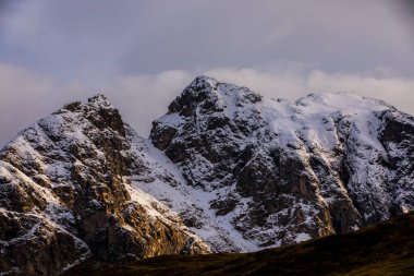 Dolomites dağlarında gün batımı, Alpler, kuzey İtalya. Avrupa