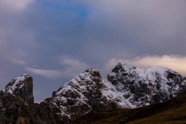 Dolomites dağlarında gün batımı, Alpler, kuzey İtalya. Avrupa