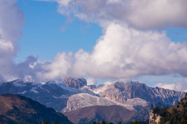 Dolomites dağlarında gün batımı, Alpler, kuzey İtalya. Avrupa
