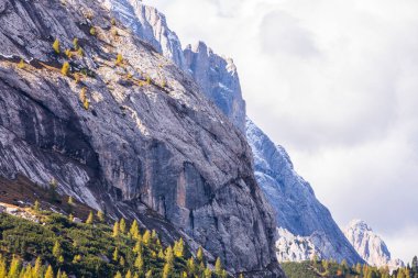 Dolomites dağlarında gün batımı, Alpler, kuzey İtalya. Avrupa