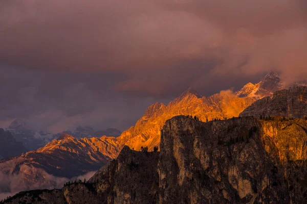 Puesta Sol Las Montañas Dolomitas Alpes Norte Italia Europa —  Fotos de Stock