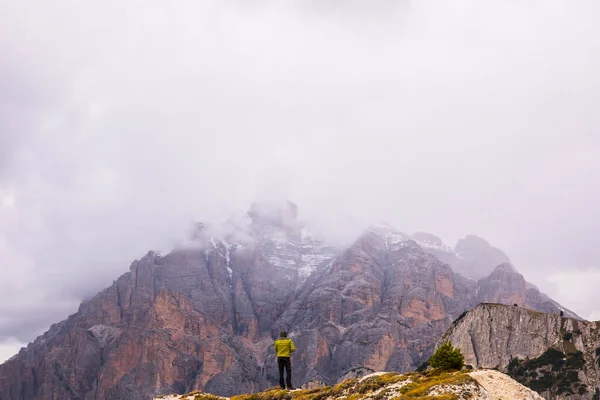 Ορειβάτης Δολομίτες Άλπεις Βόρεια Ιταλία Ευρώπη — Φωτογραφία Αρχείου