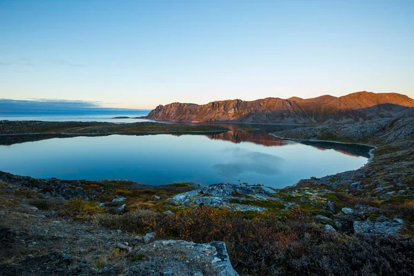 ノルウェーのノルトカップにある秋の夕日と風景 — ストック写真