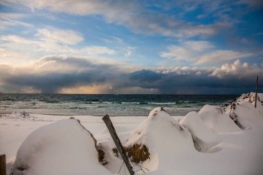 Bleik Plajı 'nda kış, Lofoten Adaları, Kuzey, Norveç.