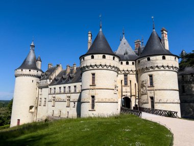 Fransa 'nın Loire Vadisi' ndeki Chateau de Chaumont sur Loire 'nin görkemli manzarası etkileyici mimarisini ve tarihsel önemini gözler önüne seriyor.