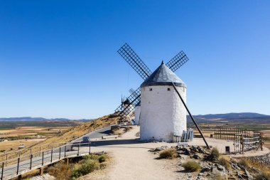 Consuegra 'daki yel değirmenleri La Mancha' nın ikonik Don Kişot manzarasını temsil ediyor.