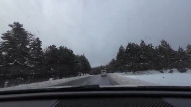 Les Angles, Fransa; 27 Aralık 2025: Pireneler 'deki Les Angles kayak merkezine gitmek