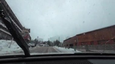 Les Angles, Fransa; 27 Aralık 2025: Pireneler 'deki Les Angles kayak merkezine gitmek