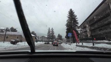 Les Angles, Fransa; 27 Aralık 2025: Pireneler 'deki Les Angles kayak merkezine gitmek