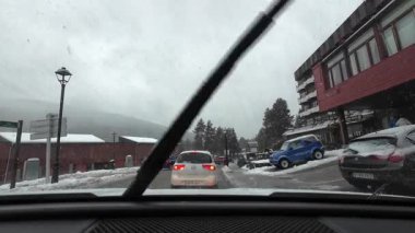 Les Angles, Fransa; 27 Aralık 2025: Pireneler 'deki Les Angles kayak merkezine gitmek