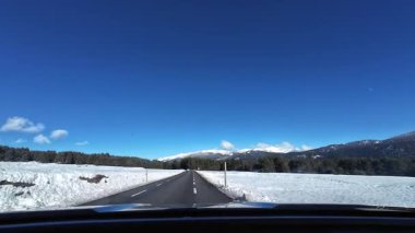 Les Angles, Fransa; 27 Aralık 2025: Pireneler 'deki Les Angles kayak merkezine gitmek