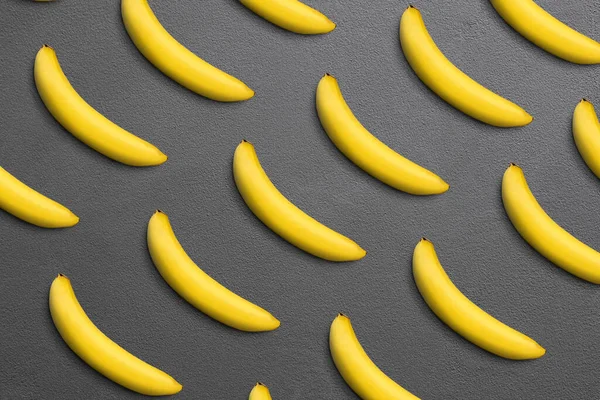 Top View Pattern Bananas Dark Gray Concrete Texture Background — Stock fotografie